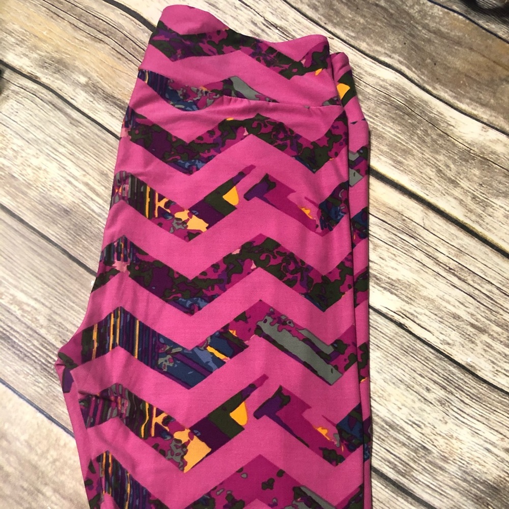 New LuLaRoe Tall and Curvy Leggings